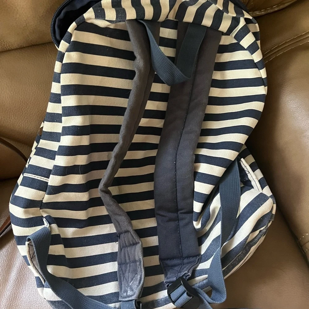 Back pack - Picture 2 of 3